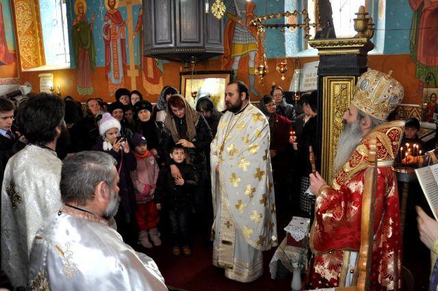 VIZITA ÎNALTPREASFINȚITULUI MITROPOLIT TEOFAN ÎN PAROHIA NOASTRĂ
